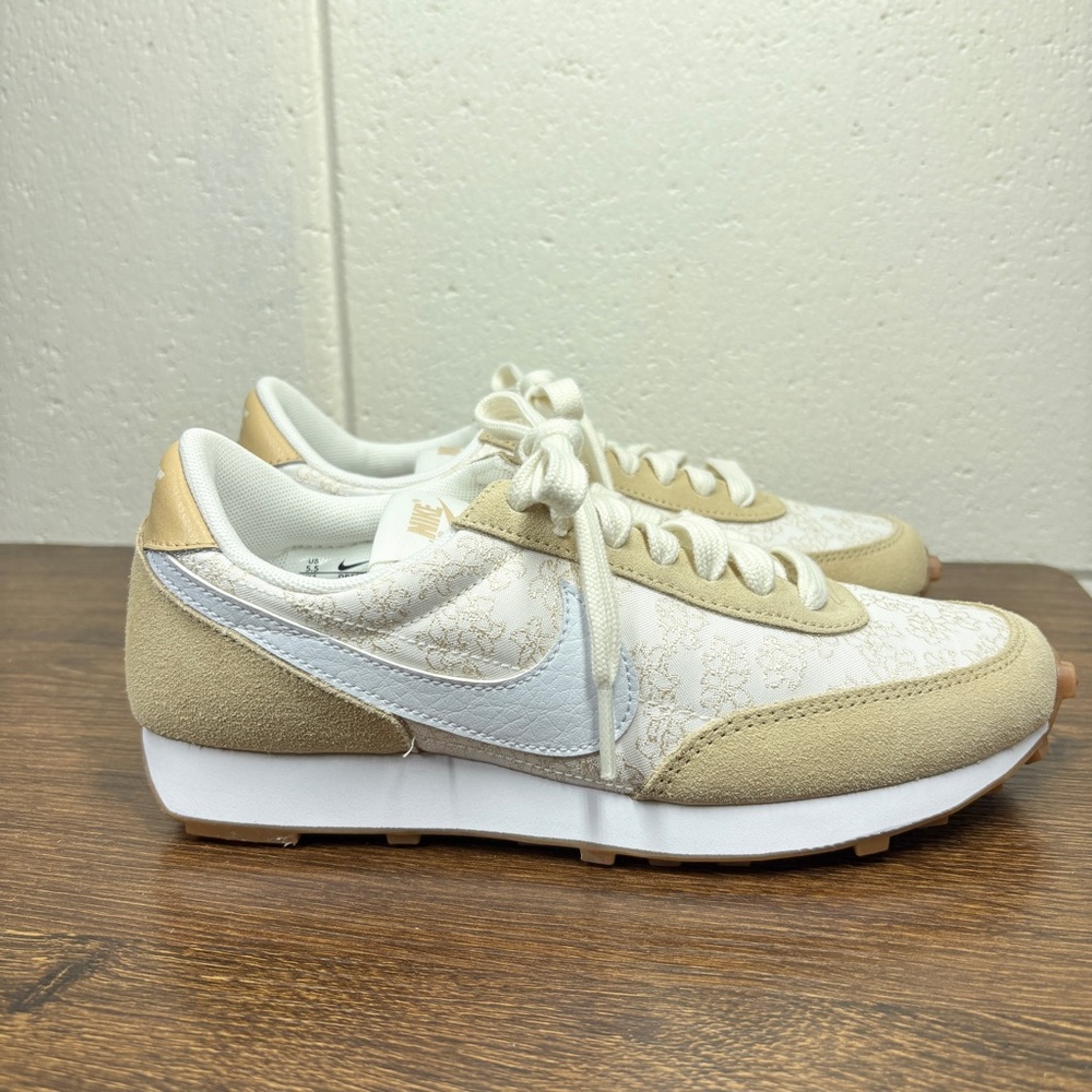 Nike Daybreak Suede Floral Embroidered Fabric Sneakers Size 5.5 Beige White - Picture 2 of 10